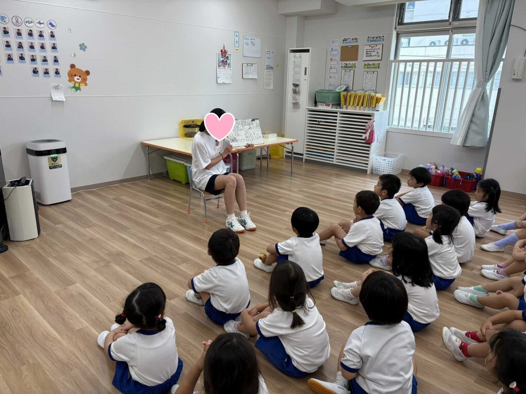 絵本の読み聞かせ